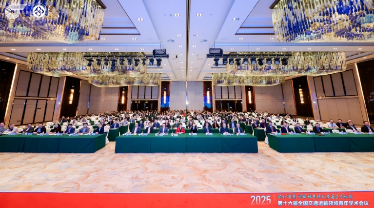 图片包含 游戏机, 桌子, 礼堂, 建筑AI 生成的内容可能不正确。